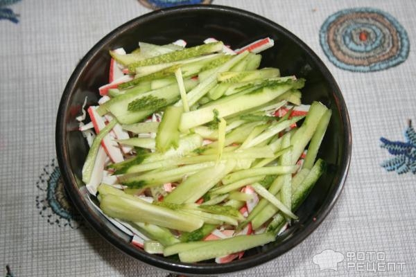 Рецепт: Салат из капусты и крабовых палочек - легкий летний вариант Рецепт: Салат из капусты и крабовых палочек - легкий летний вариант