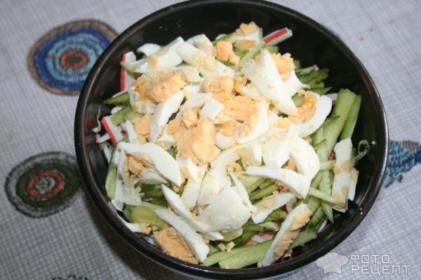 Рецепт: Салат из капусты и крабовых палочек - легкий летний вариант Рецепт: Салат из капусты и крабовых палочек - легкий летний вариант