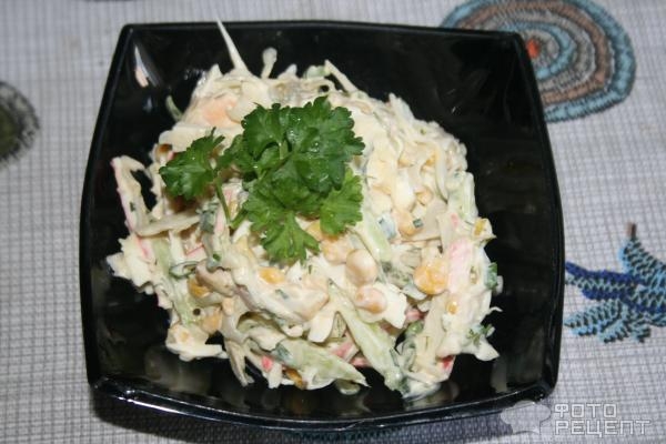 Рецепт: Салат из капусты и крабовых палочек - легкий летний вариант Рецепт: Салат из капусты и крабовых палочек - легкий летний вариант