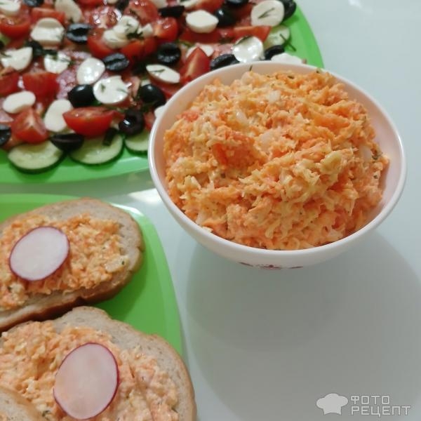 Рецепт: Салат из моркови с сыром и чесноком - Два варианта морковного салата: из варёной и сырой моркови. Салат-закуска и паштет для бутербродов.
