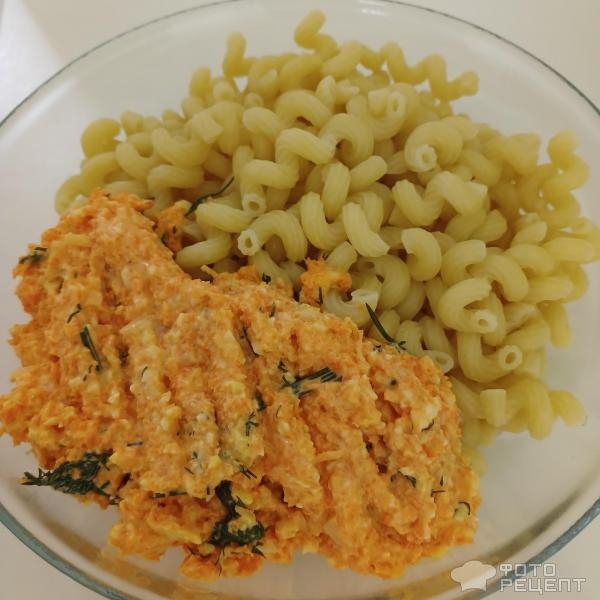 Рецепт: Салат из моркови с сыром и чесноком - Два варианта морковного салата: из варёной и сырой моркови. Салат-закуска и паштет для бутербродов.