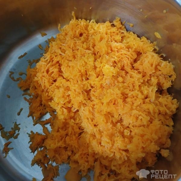 Рецепт: Салат из моркови с сыром и чесноком - Два варианта морковного салата: из варёной и сырой моркови. Салат-закуска и паштет для бутербродов.