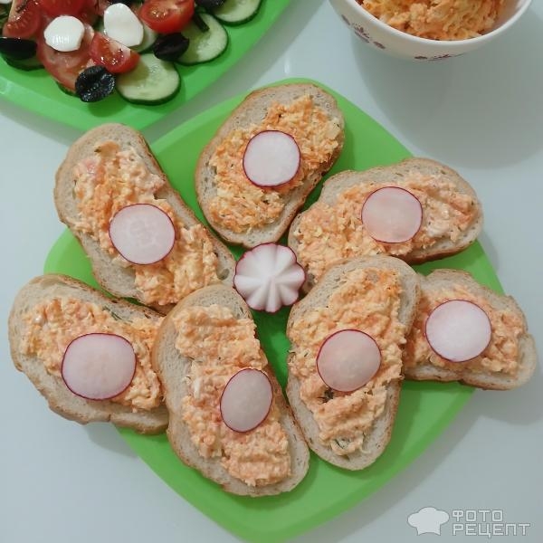 Рецепт: Салат из моркови с сыром и чесноком - Два варианта морковного салата: из варёной и сырой моркови. Салат-закуска и паштет для бутербродов.