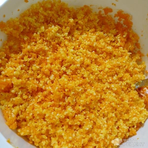 Рецепт: Салат из моркови с сыром и чесноком - Два варианта морковного салата: из варёной и сырой моркови. Салат-закуска и паштет для бутербродов.