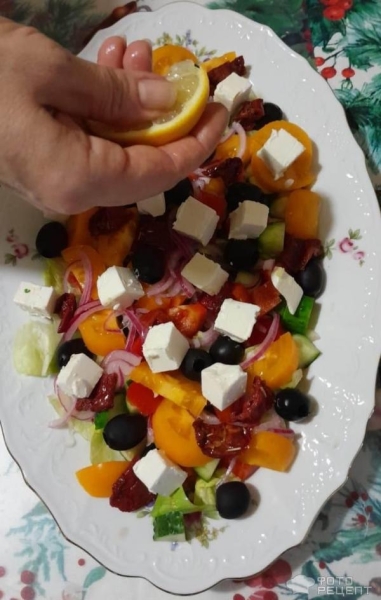 Рецепт: Салат из перца сладкого и брынзы - С вялеными помидорами Рецепт: Салат из перца сладкого и брынзы - С вялеными помидорами