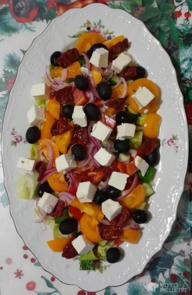Рецепт: Салат из перца сладкого и брынзы - С вялеными помидорами Рецепт: Салат из перца сладкого и брынзы - С вялеными помидорами