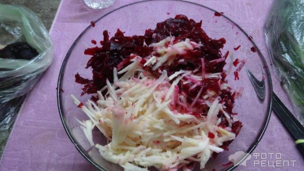 Рецепт: Салат из вареной свеклы "Вкусный" - Яркий , вкусный и очень полезный. Рецепт: Салат из вареной свеклы "Вкусный" - Яркий , вкусный и очень полезный.