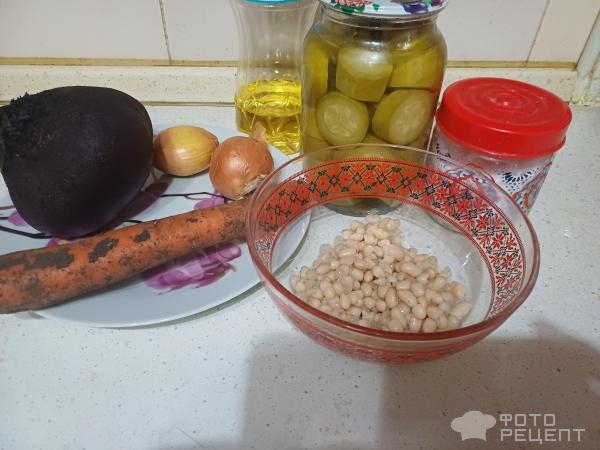 Рецепт: Салат из вареной свеклы "Вкусный" - С фасолью.