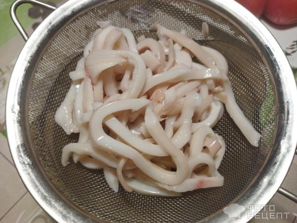 Рецепт: Салат кальмары с овощами - консервированный кальмар, свежие овощи, куриные яйца,