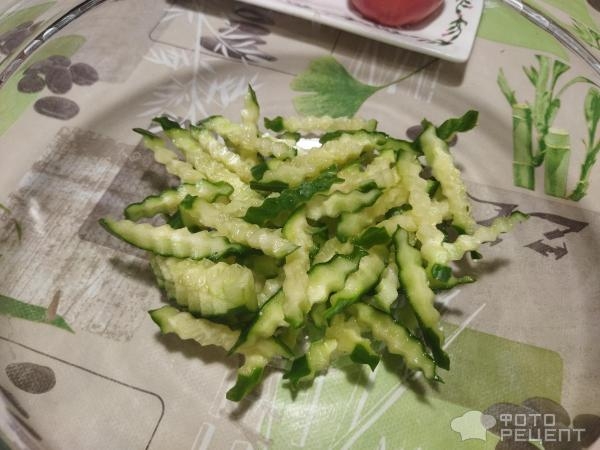 Рецепт: Салат кальмары с овощами - консервированный кальмар, свежие овощи, куриные яйца,