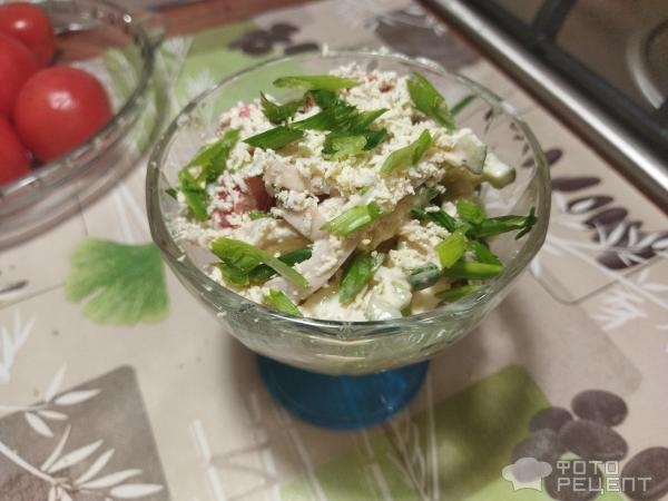 Рецепт: Салат кальмары с овощами - консервированный кальмар, свежие овощи, куриные яйца,