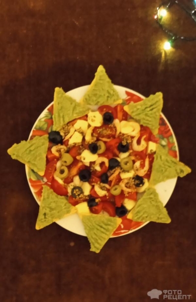 Рецепт: Салат "Рождественская звезда" - С креветками, кукурузными чипсами и авокадо