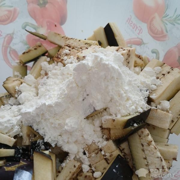 Рецепт: Салат с хрустящими баклажанами - Хрустящие баклажаны, обжаренные в крахмале. Салат по мотивам китайской кухни.