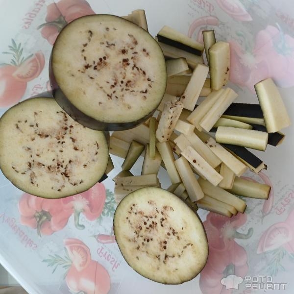 Рецепт: Салат с хрустящими баклажанами - Хрустящие баклажаны, обжаренные в крахмале. Салат по мотивам китайской кухни.