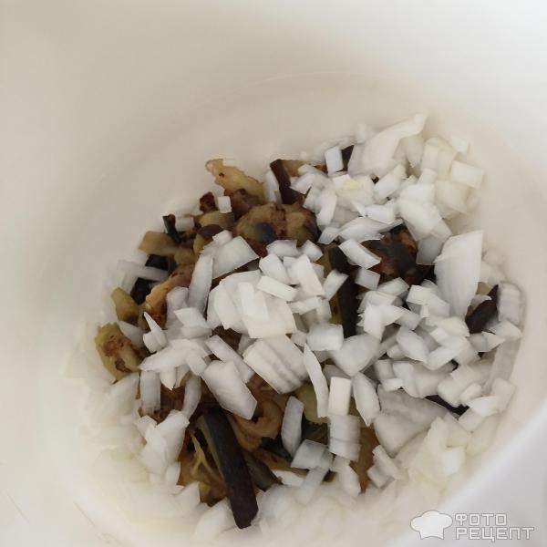 Рецепт: Салат с хрустящими баклажанами - Хрустящие баклажаны, обжаренные в крахмале. Салат по мотивам китайской кухни.