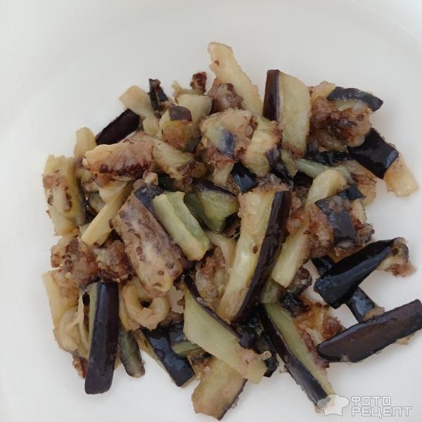 Рецепт: Салат с хрустящими баклажанами - Хрустящие баклажаны, обжаренные в крахмале. Салат по мотивам китайской кухни.