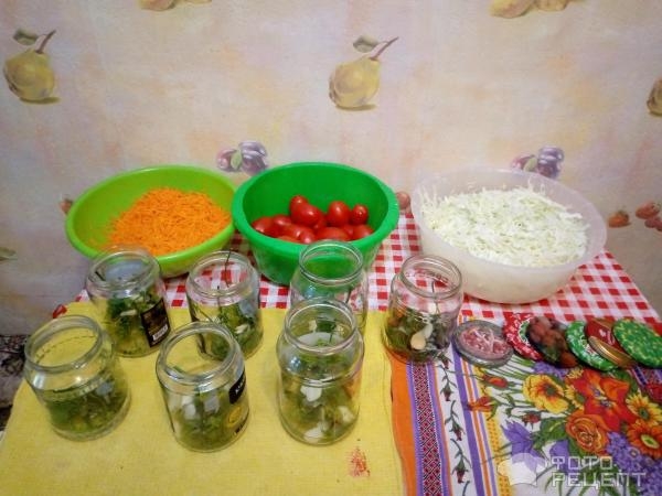 Рецепт: Салат с капустой, помидорами, морковью на зиму - По-домашнему Рецепт: Салат с капустой, помидорами, морковью на зиму - По-домашнему