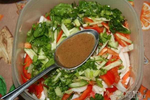 Рецепт: Салат с китайской капустой - с пикантной заправкой