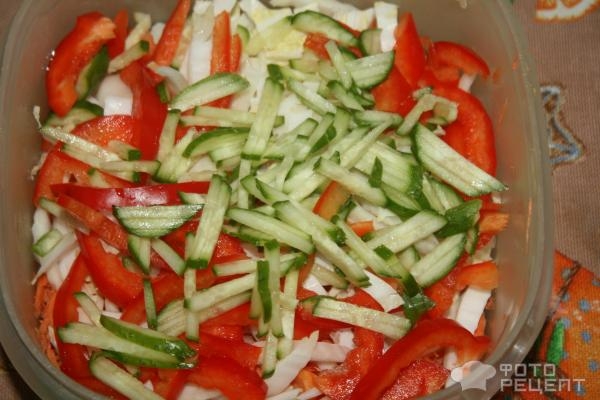 Рецепт: Салат с китайской капустой - с пикантной заправкой