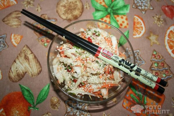 Рецепт: Салат с китайской капустой - с пикантной заправкой