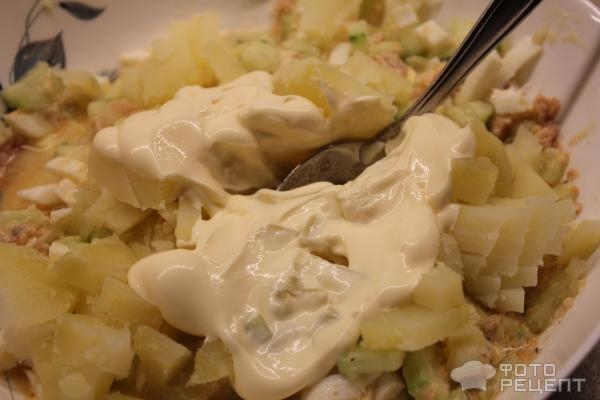 Рецепт: Салат с консервированной форелью - с огурцом и картофелем Рецепт: Салат с консервированной форелью - с огурцом и картофелем