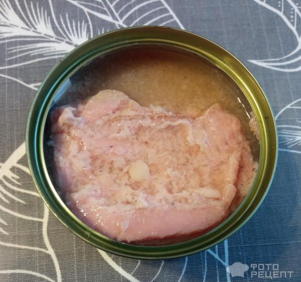 Рецепт: Салат с консервированным тунцом - с луком и яйцом Рецепт: Салат с консервированным тунцом - с луком и яйцом