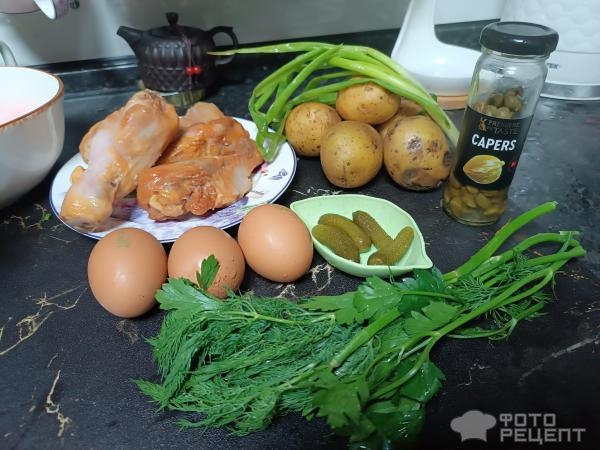 Рецепт: Салат с копченой курицей и каперсами - Сытный