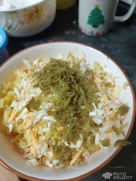 Рецепт: Салат с копченой курицей и каперсами - Сытный