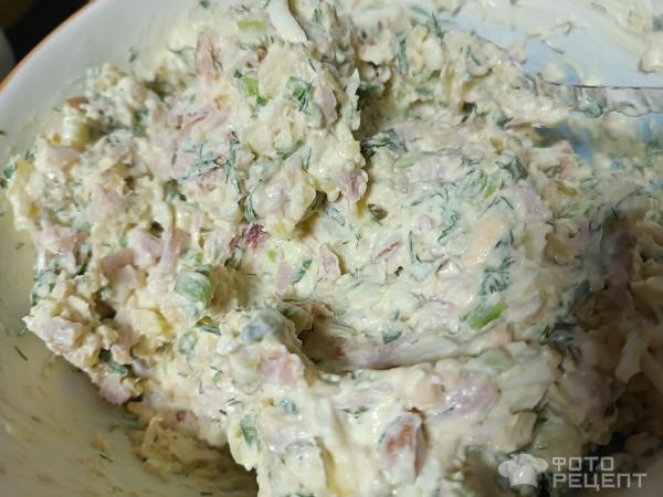 Рецепт: Салат с копченой курицей и каперсами - Сытный