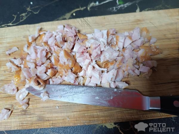 Рецепт: Салат с копченой курицей и каперсами - Сытный