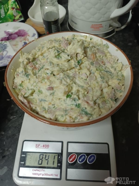 Рецепт: Салат с копченой курицей и каперсами - Сытный