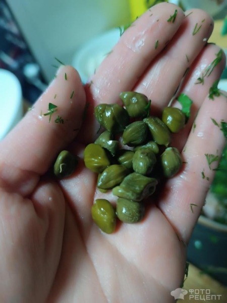 Рецепт: Салат с копченой курицей и каперсами - Сытный