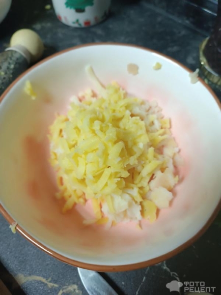 Рецепт: Салат с копченой курицей и каперсами - Сытный