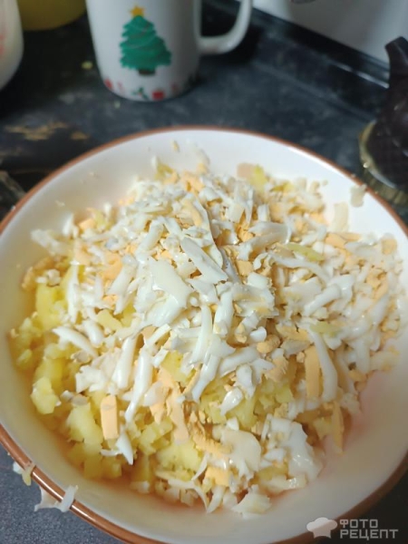 Рецепт: Салат с копченой курицей и каперсами - Сытный