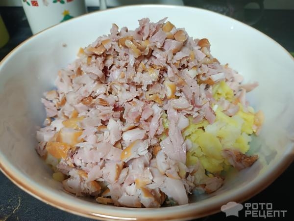 Рецепт: Салат с копченой курицей и каперсами - Сытный