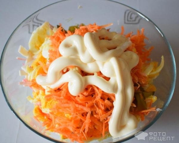 Рецепт: Салат - с крабовыми палочками и яйцами Рецепт: Салат - с крабовыми палочками и яйцами