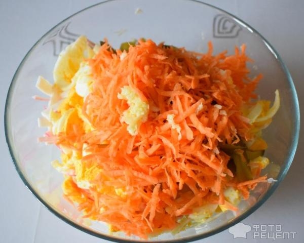 Рецепт: Салат - с крабовыми палочками и яйцами Рецепт: Салат - с крабовыми палочками и яйцами