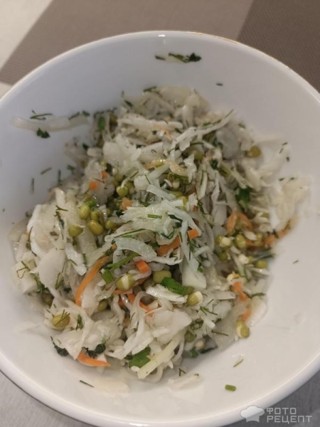 Рецепт: Салат с квашеной капустой - Зимний быстрый салат с пророщенные машем
