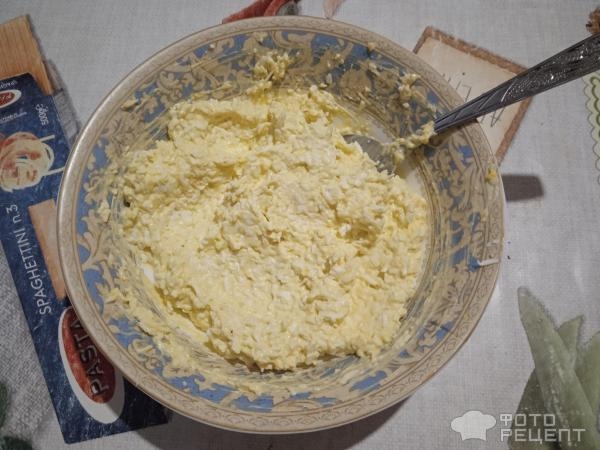 Рецепт: Салат с плавленным сыром и чесноком - и яйцами Рецепт: Салат с плавленным сыром и чесноком - и яйцами