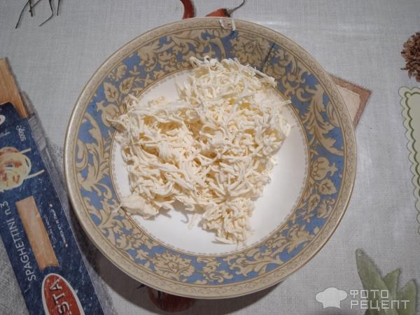 Рецепт: Салат с плавленным сыром и чесноком - и яйцами Рецепт: Салат с плавленным сыром и чесноком - и яйцами