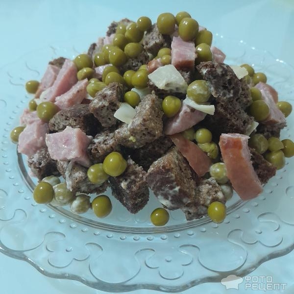 Рецепт: Салат с сухариками - С ветчиной и горошком, салат за 5 минут из того, что под рукой. Рецепт: Салат с сухариками - С ветчиной и горошком, салат за 5 минут из того, что под рукой.