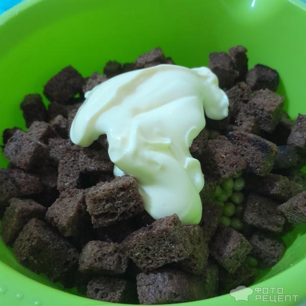 Рецепт: Салат с сухариками - С ветчиной и горошком, салат за 5 минут из того, что под рукой. Рецепт: Салат с сухариками - С ветчиной и горошком, салат за 5 минут из того, что под рукой.