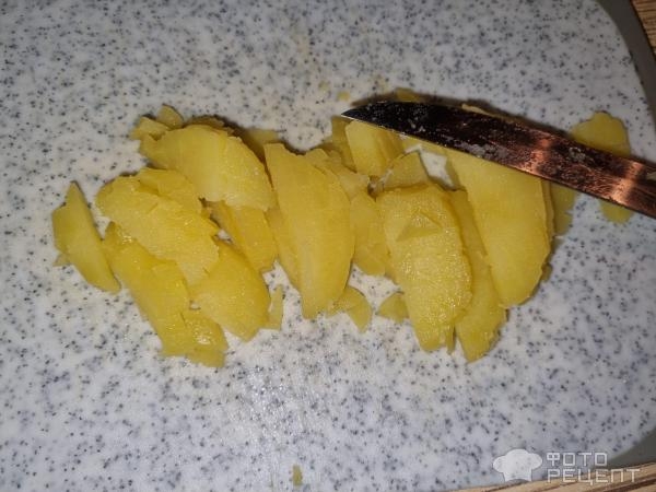 Рецепт: Салат со шпротами - С зеленым горошком и маринованными огурцами Рецепт: Салат со шпротами - С зеленым горошком и маринованными огурцами