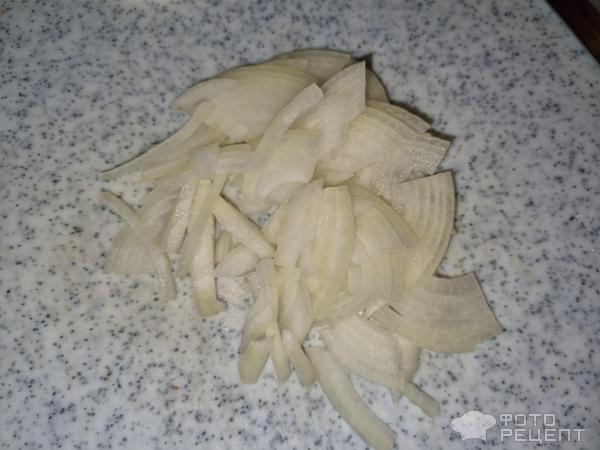 Рецепт: Салат со шпротами - С зеленым горошком и маринованными огурцами Рецепт: Салат со шпротами - С зеленым горошком и маринованными огурцами