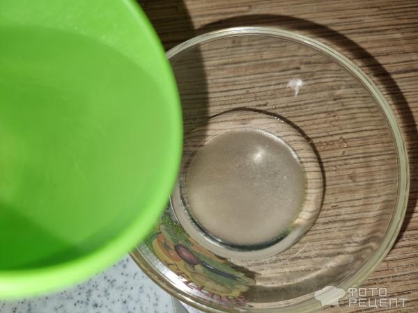 Рецепт: Салат со шпротами - С зеленым горошком и маринованными огурцами Рецепт: Салат со шпротами - С зеленым горошком и маринованными огурцами