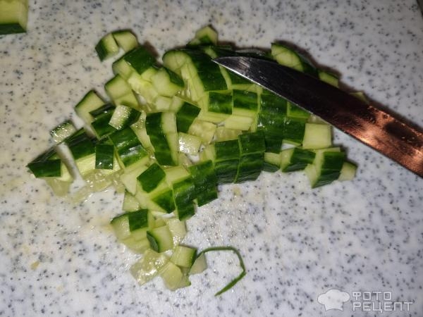 Рецепт: Салат со шпротами - С зеленым горошком и маринованными огурцами Рецепт: Салат со шпротами - С зеленым горошком и маринованными огурцами