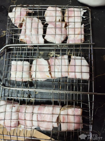 Рецепт: Шампиньоны с творожным сыром в беконе на мангале - Сочные