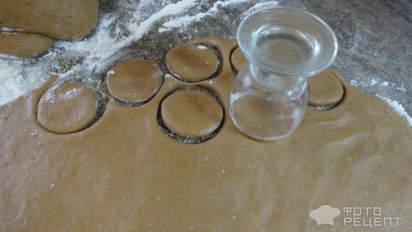 Рецепт: Шоколадное печенье с кремовой прослойкой - Быстро , не дорого и много.