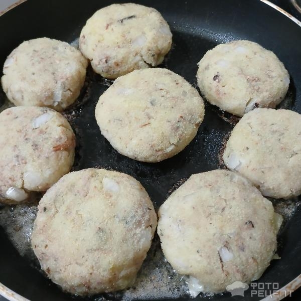 Рецепт: "Шпроткейки" (ккартофельные биточки со шпротами) - По рецепту Бельковича