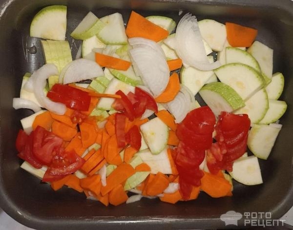 Рецепт: Скумбрия, запеченная на овощной подушке - Удобный вариант рыбки с имеющимися овощами Рецепт: Скумбрия, запеченная на овощной подушке - Удобный вариант рыбки с имеющимися овощами